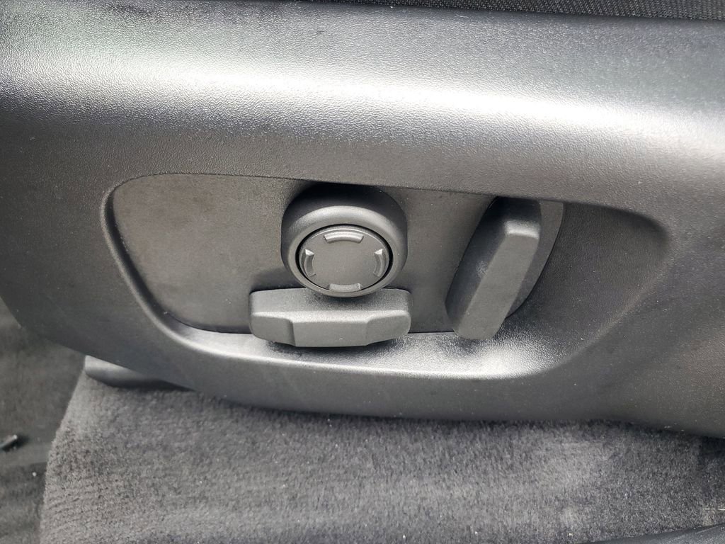 Used 2026 Land Rover Range Rover Velar Dynamic SE AWD/4WD image 14