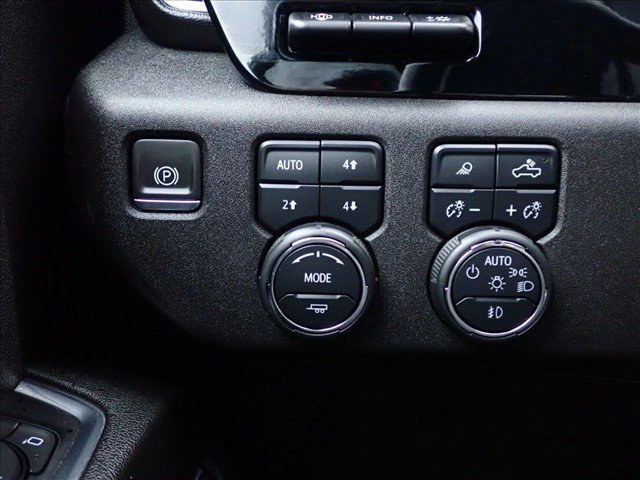 Used 2024 Chevrolet Silverado 3500 High Country w/ High Country Premium Package AWD/4WD image 24