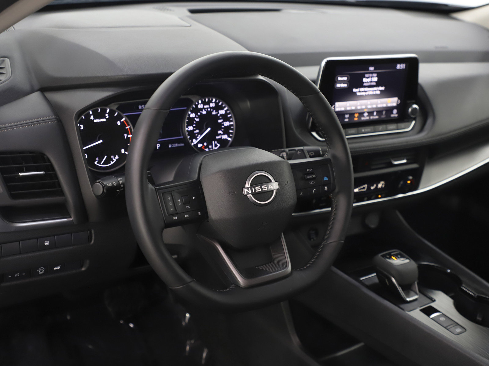 Used 2025 Nissan Rogue SV image 21