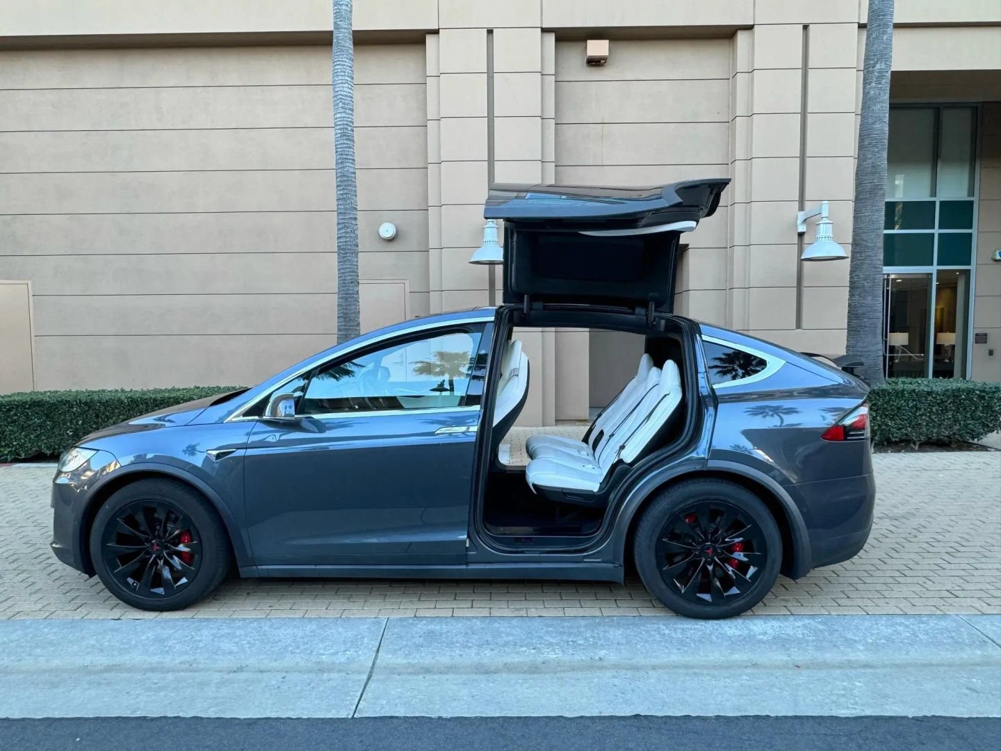 Used 2018 Tesla Model X 100D AWD/4WD image 5
