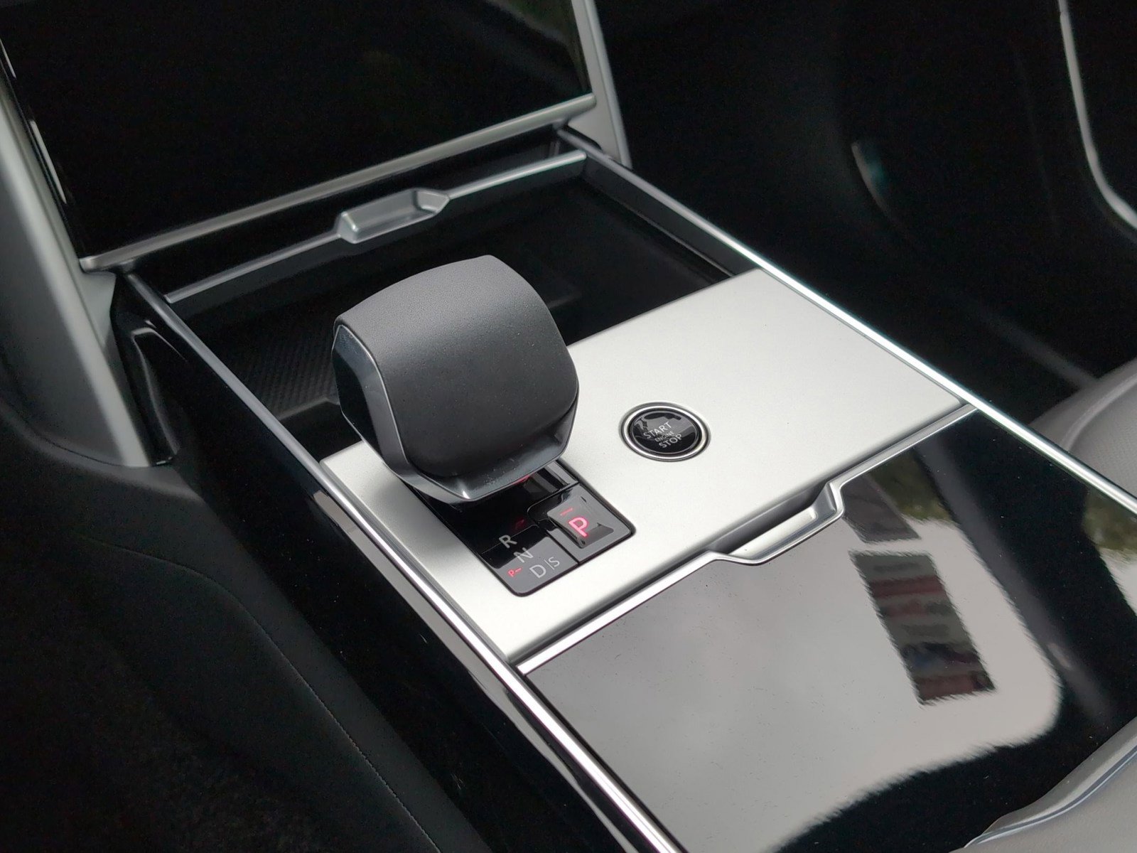 New 2025 Land Rover Range Rover SE image 19