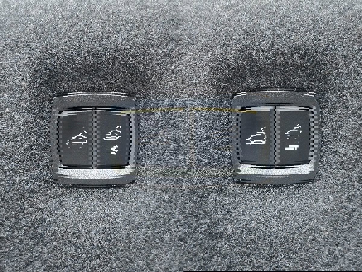 Used 2023 Porsche Taycan image 70