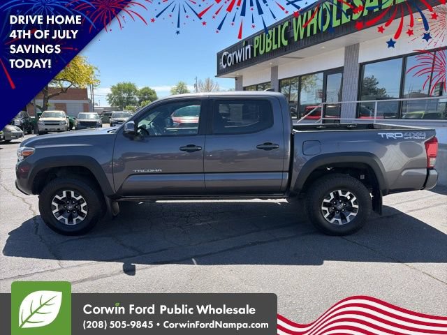 Used 2017 Toyota Tacoma TRD Off-Road w/ Premium & Technology Package AWD/4WD image 8