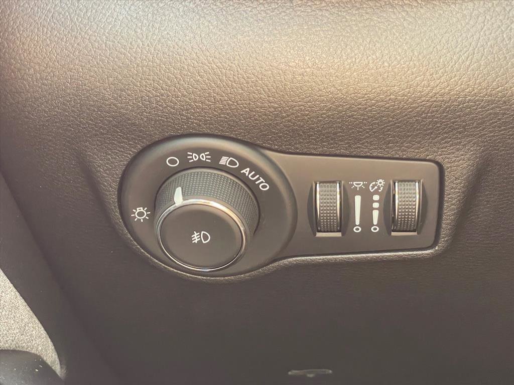 Used 2022 Jeep Compass Latitude FWD image 18