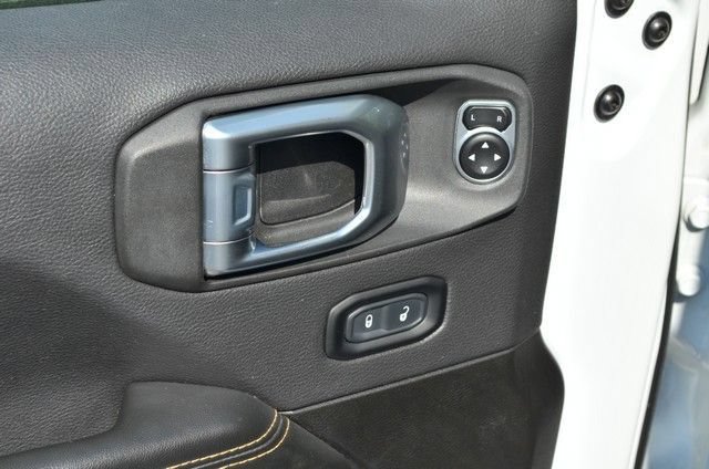 Used 2025 Jeep Wrangler Unlimited Sahara AWD/4WD image 16