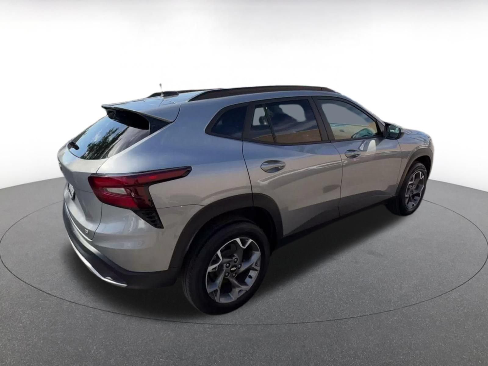 Used 2025 Chevrolet Trax LT w/ LT Convenience Package FWD image 13