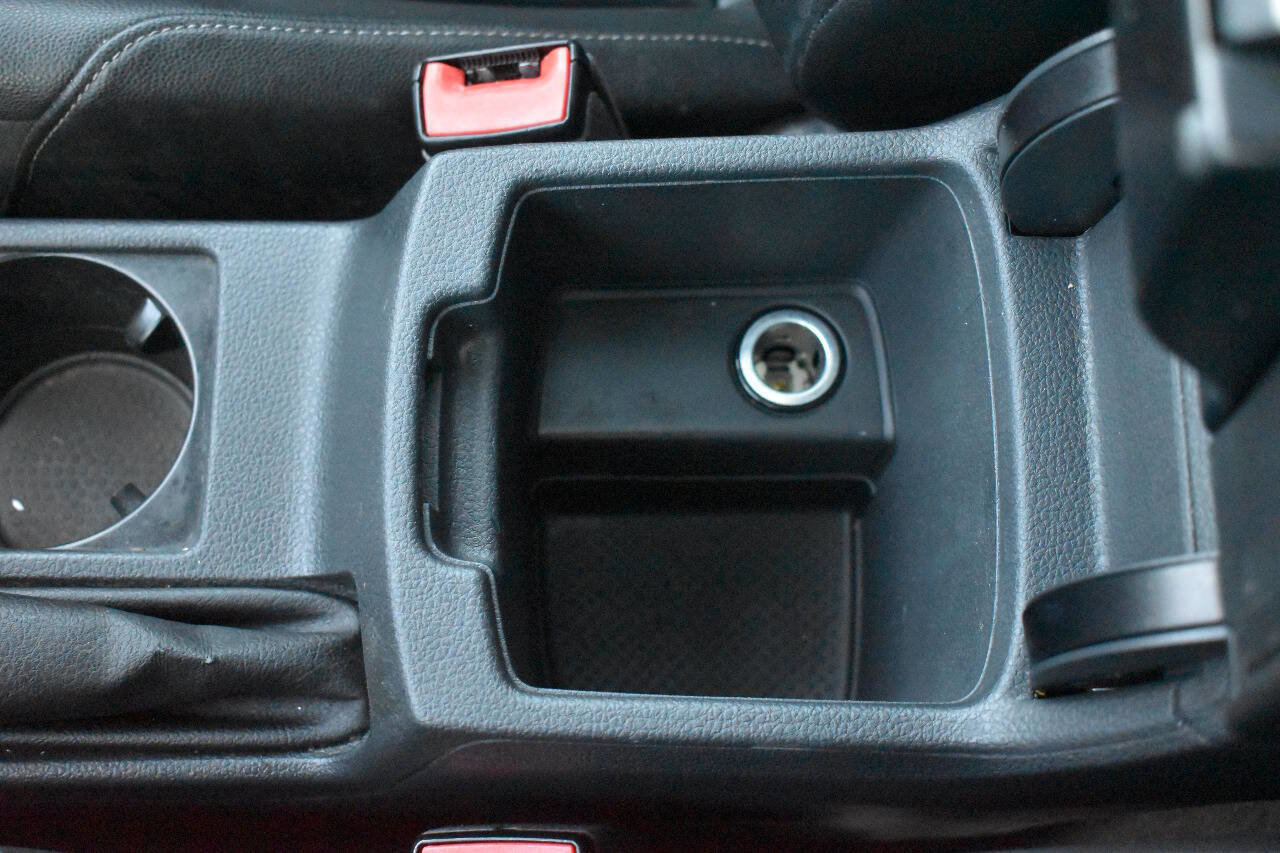 Used 2017 Volkswagen Golf S image 26