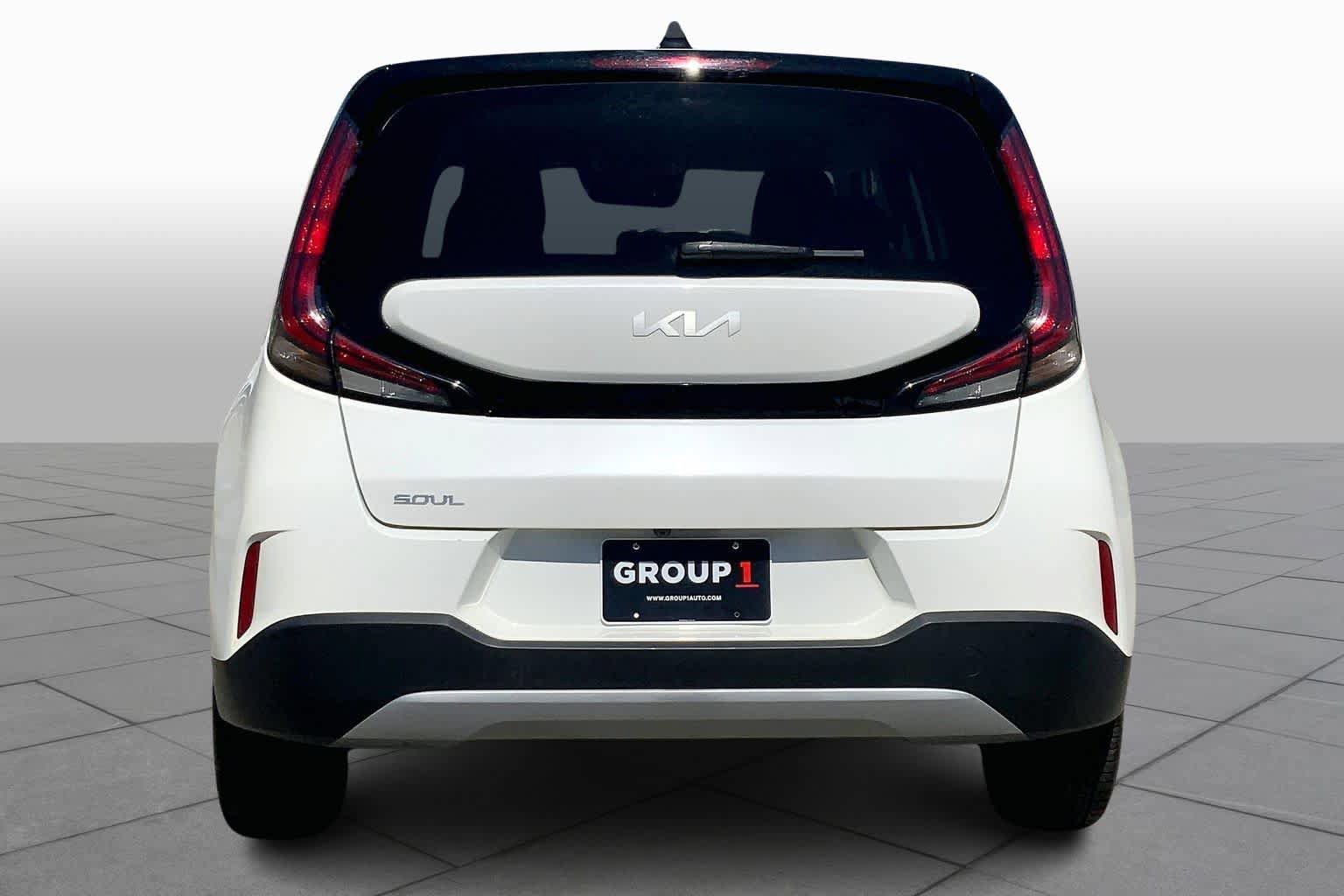 Used 2025 Kia Soul LX w/ LX Technology Package FWD image 5