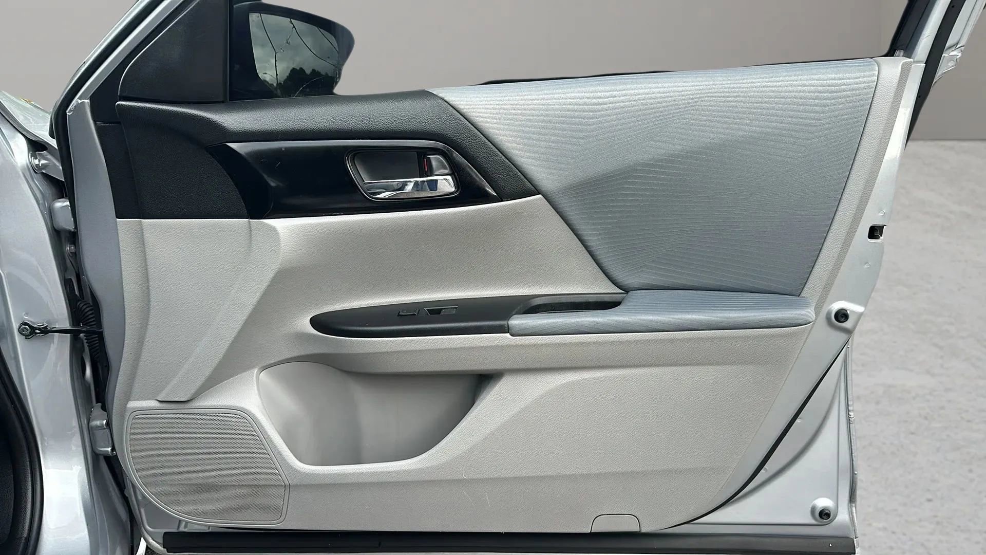 Used 2017 Honda Accord LX image 27