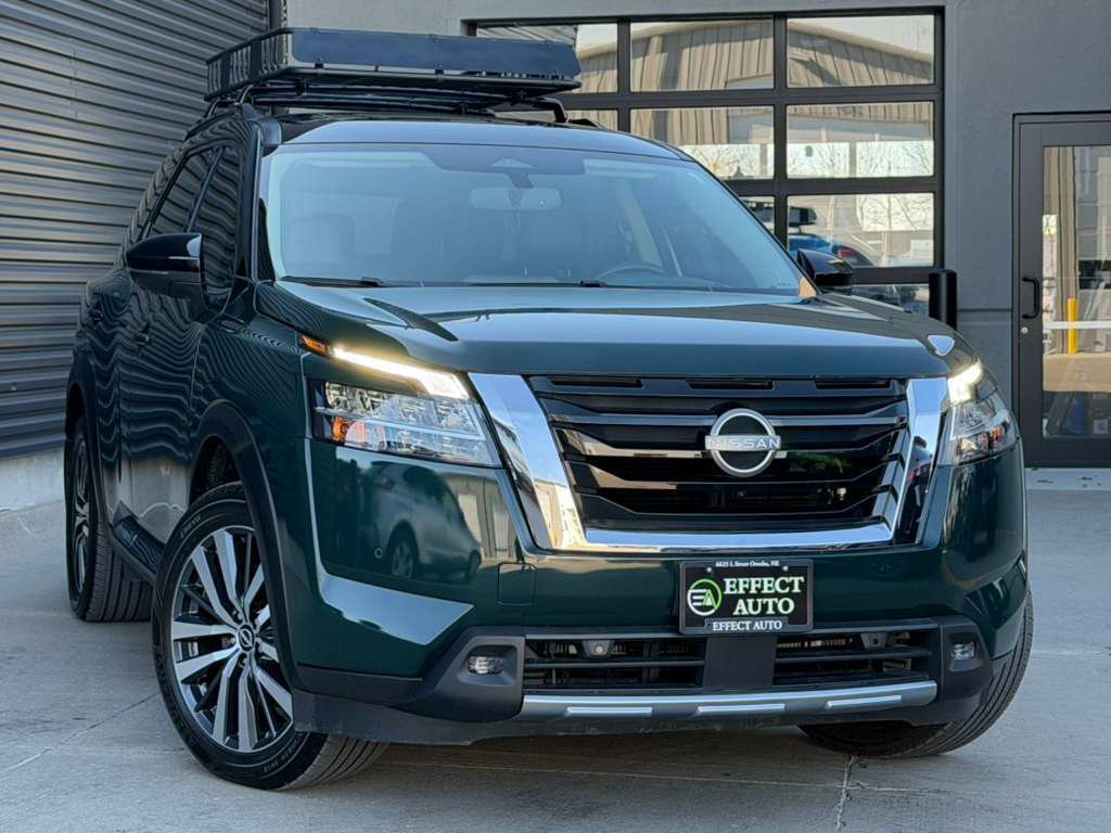 Used 2022 Nissan Pathfinder Platinum w/ Cargo Package image 5