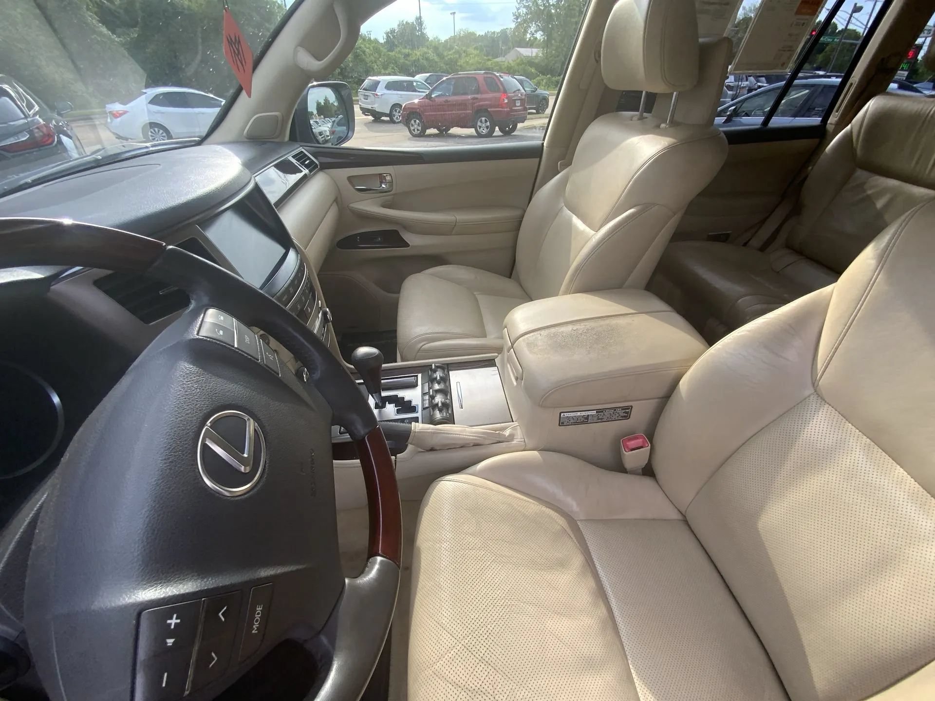 Used 2013 Lexus LX 570 4WD w/ Luxury Pkg image 24