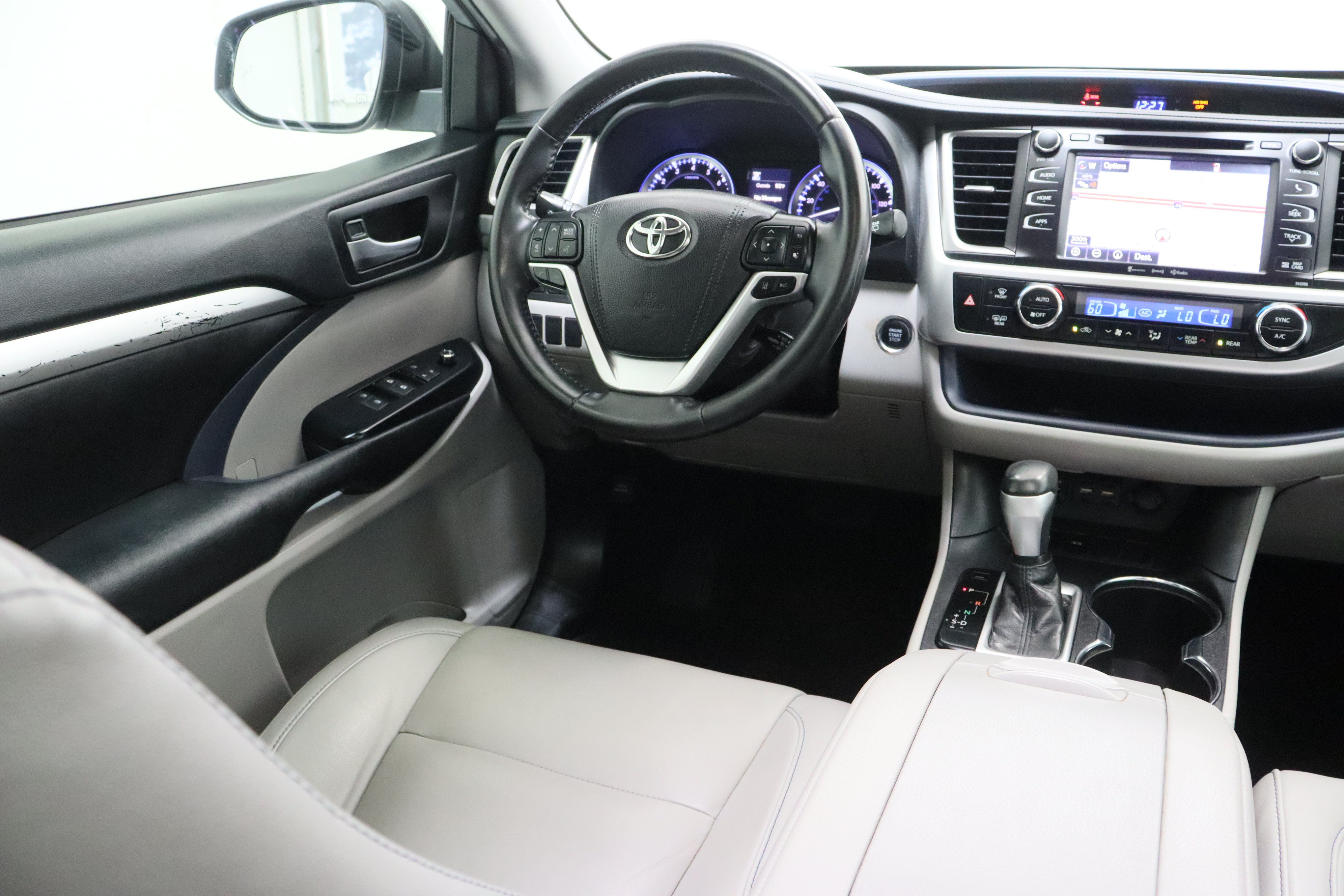 Used 2019 Toyota Highlander XLE FWD image 34
