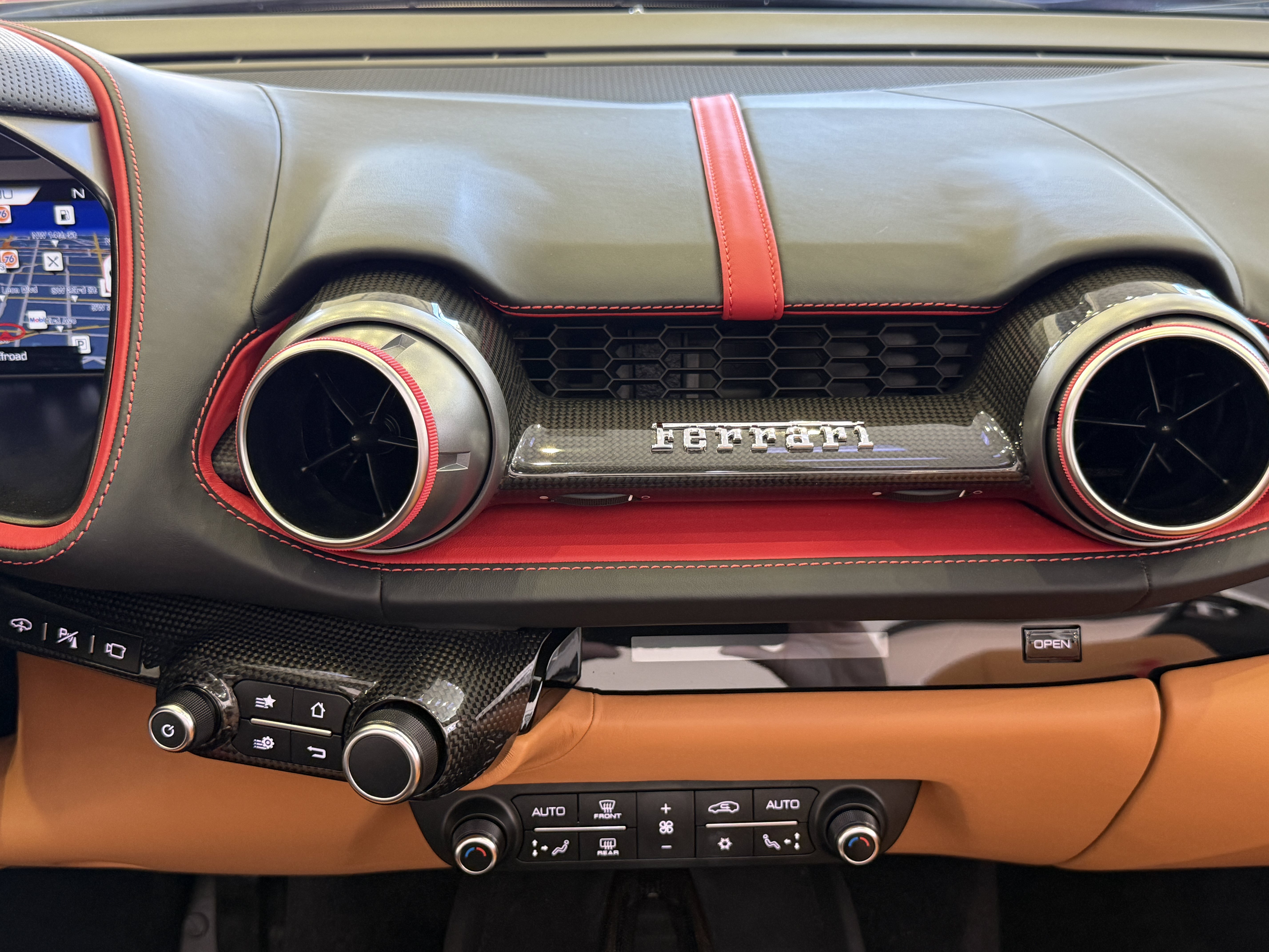Used 2022 Ferrari 812 GTS RWD image 29