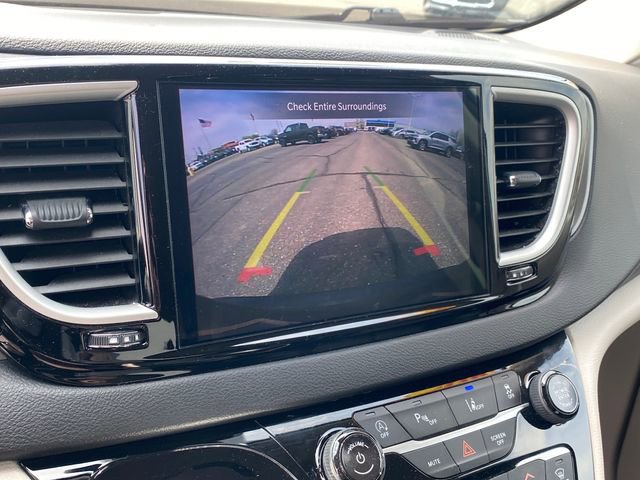 Used 2024 Chrysler Pacifica Touring-L image 11