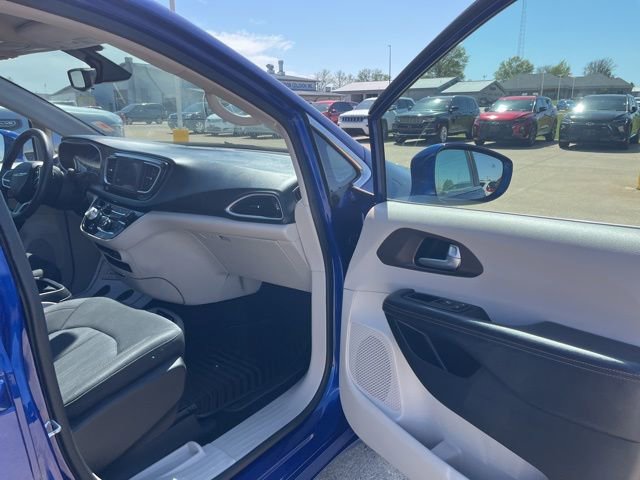 Used 2018 Chrysler Pacifica Touring Plus w/ Tire & Wheel Group image 16