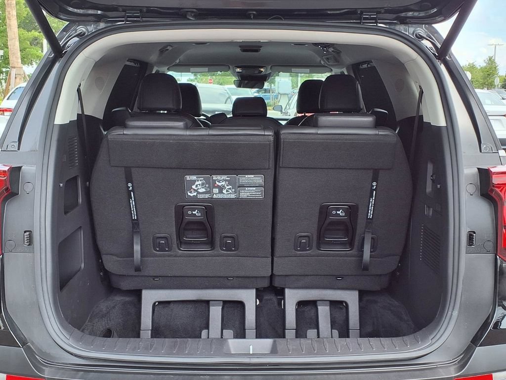 Used 2025 Kia Carnival EX FWD image 20