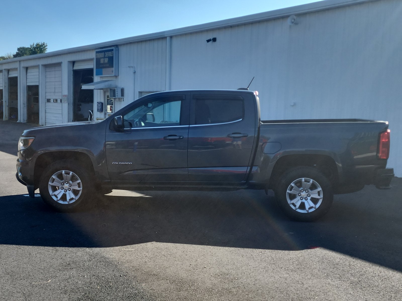 Used 2016 Chevrolet Colorado LT w/ LT Convenience Package RWD image 2