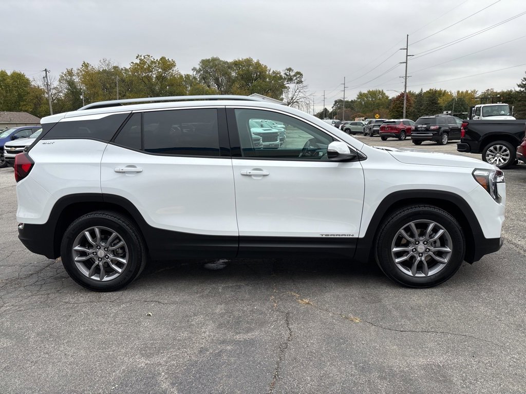 Used 2024 GMC Terrain SLT image 4
