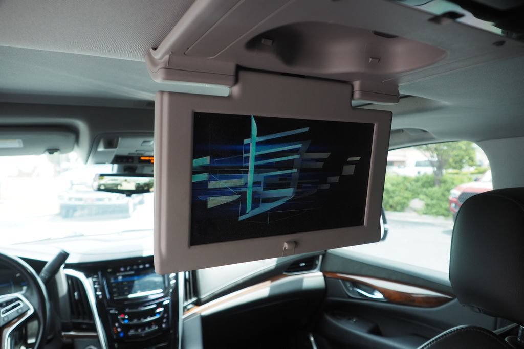 Used 2020 Cadillac Escalade Premium Luxury AWD/4WD image 18