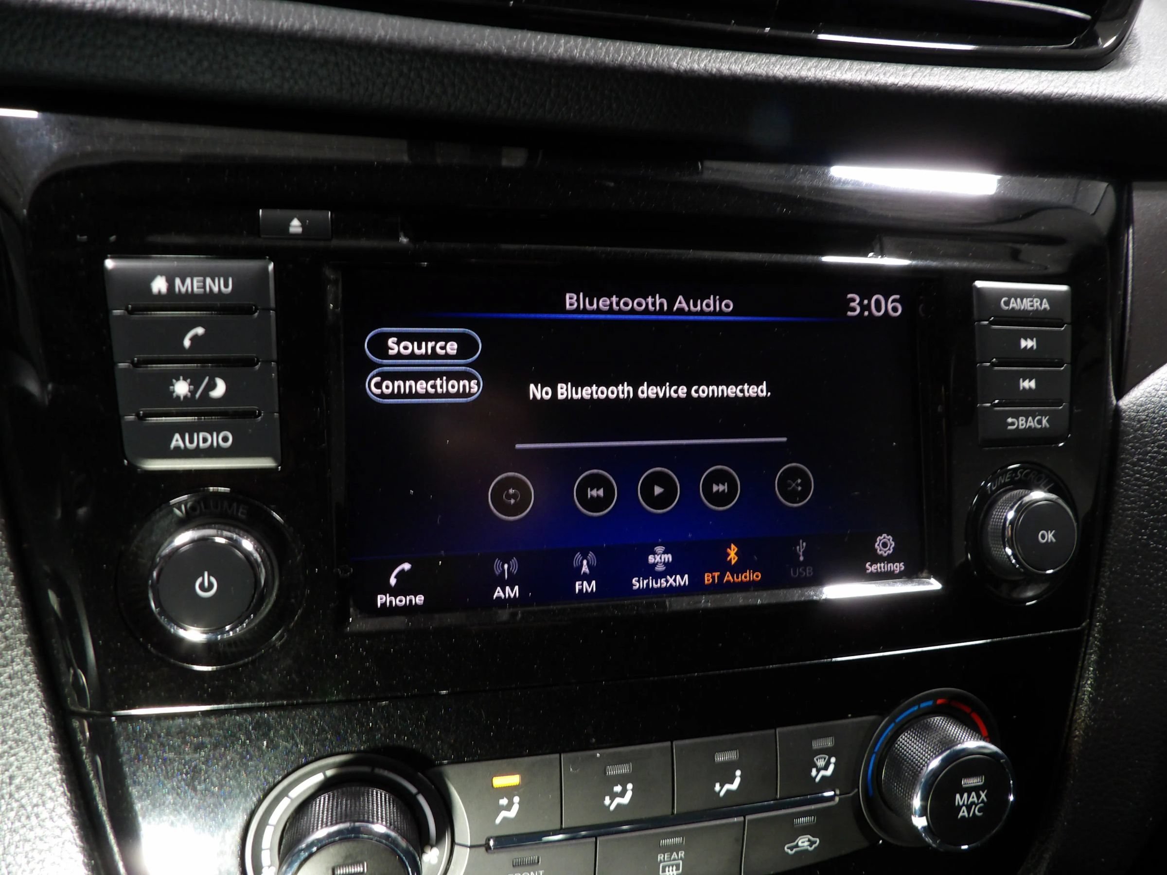 Used 2022 Nissan Rogue Sport S FWD image 16