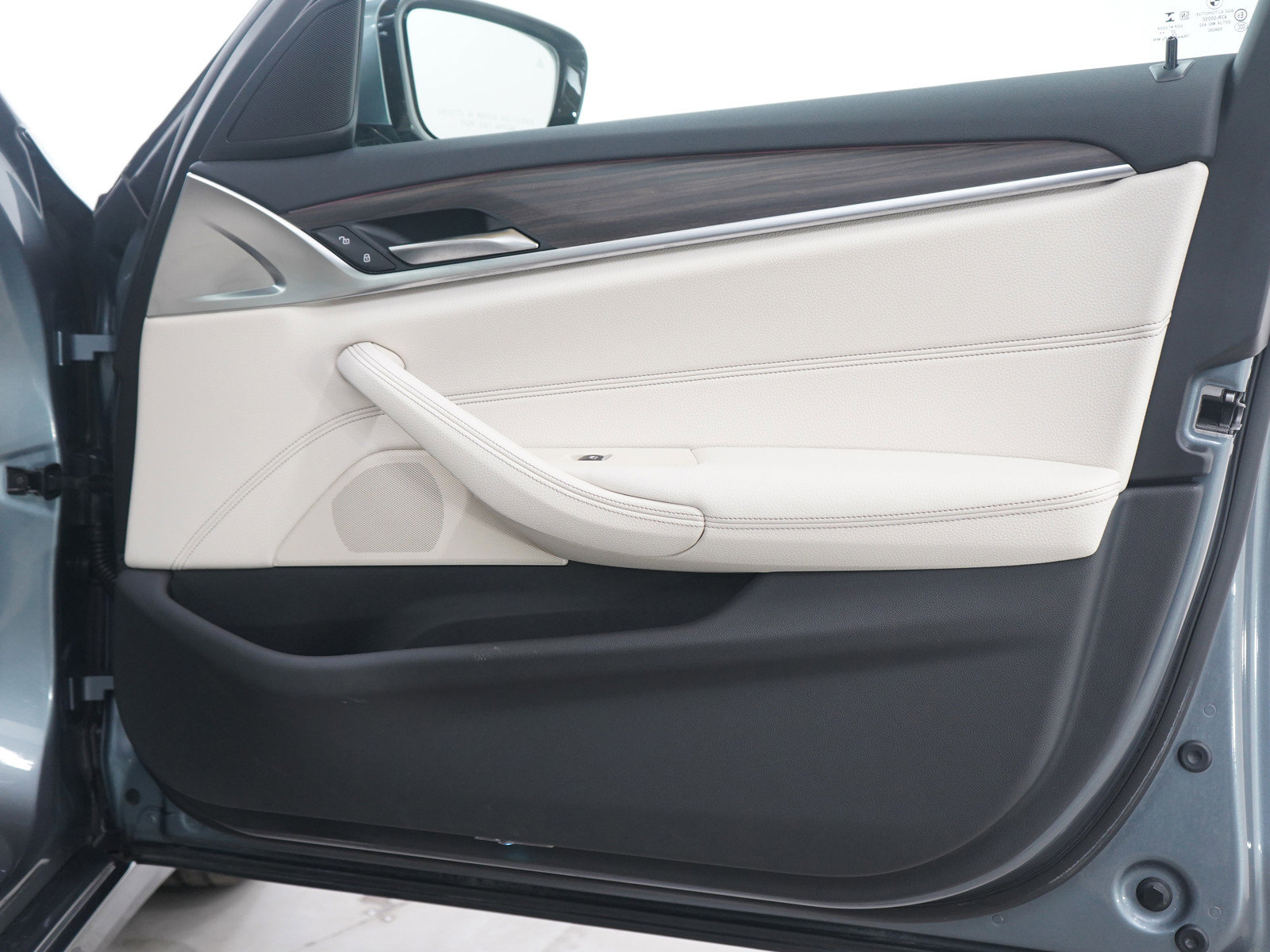 Used 2021 BMW 530i xDrive w/ Convenience Package image 9