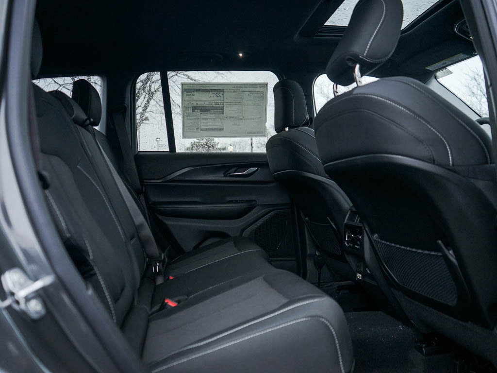 New 2025 Jeep Grand Cherokee Laredo X w/ Luxury Tech Group I image 11