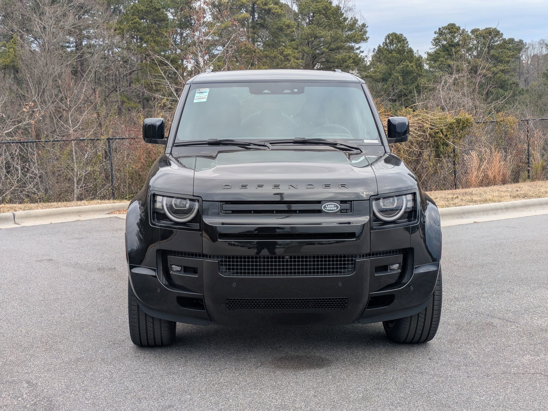 New 2026 Land Rover Defender 110 X-Dynamic SE image 2