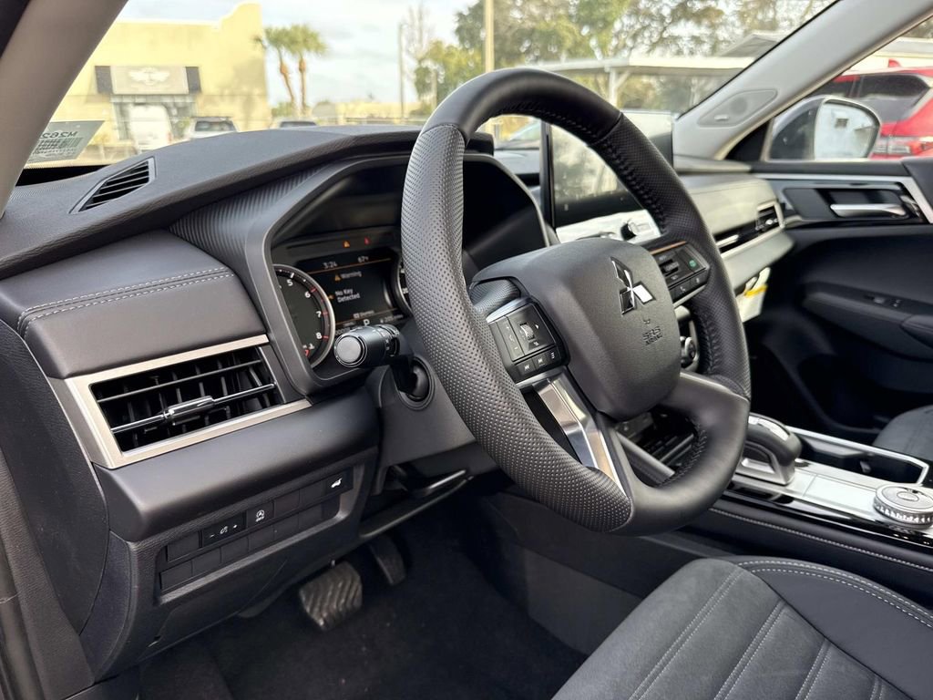 New 2026 Mitsubishi Outlander SE image 21