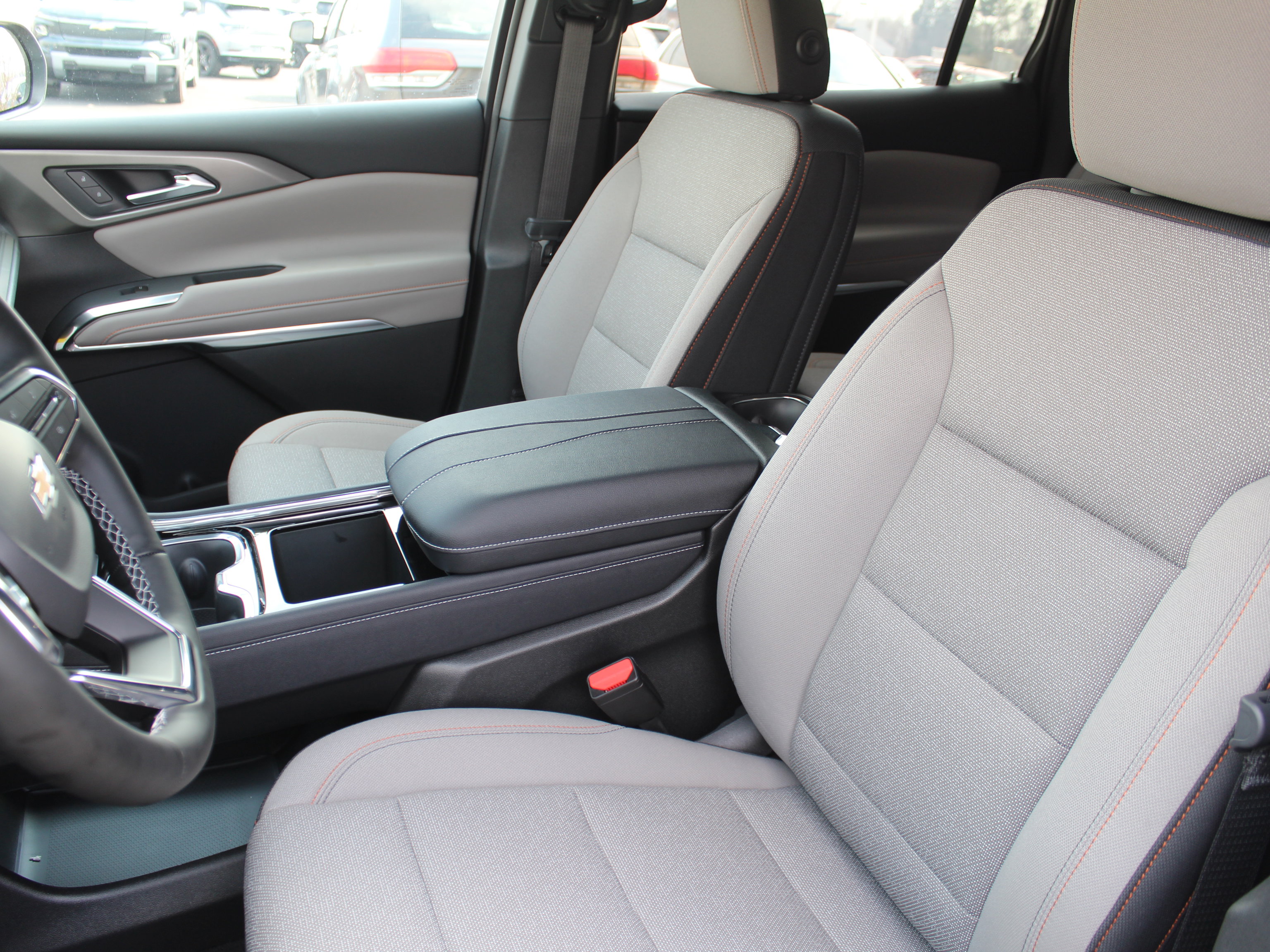 New 2026 Chevrolet Traverse LT image 9