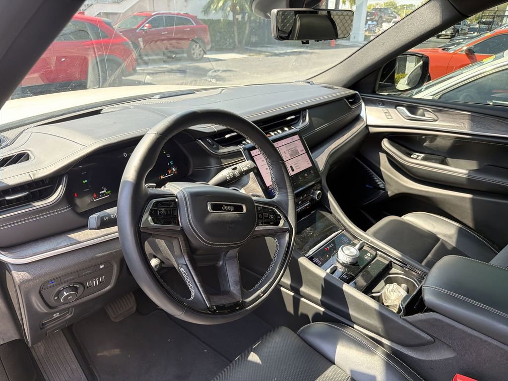 Used 2022 Jeep Grand Cherokee Overland w/ Advanced Protech Group III image 20