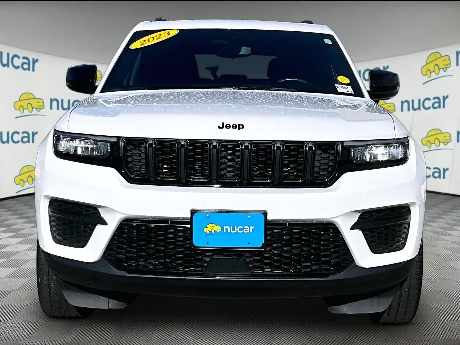 Used 2023 Jeep Grand Cherokee Altitude AWD/4WD image 2