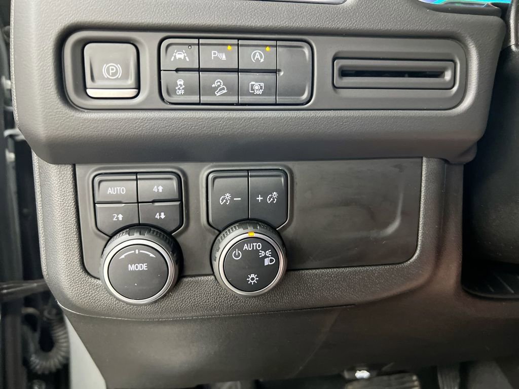 Used 2023 Chevrolet Tahoe Z71 w/ Luxury Package image 18