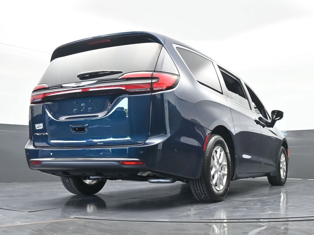 Used 2025 Chrysler Pacifica Select image 53
