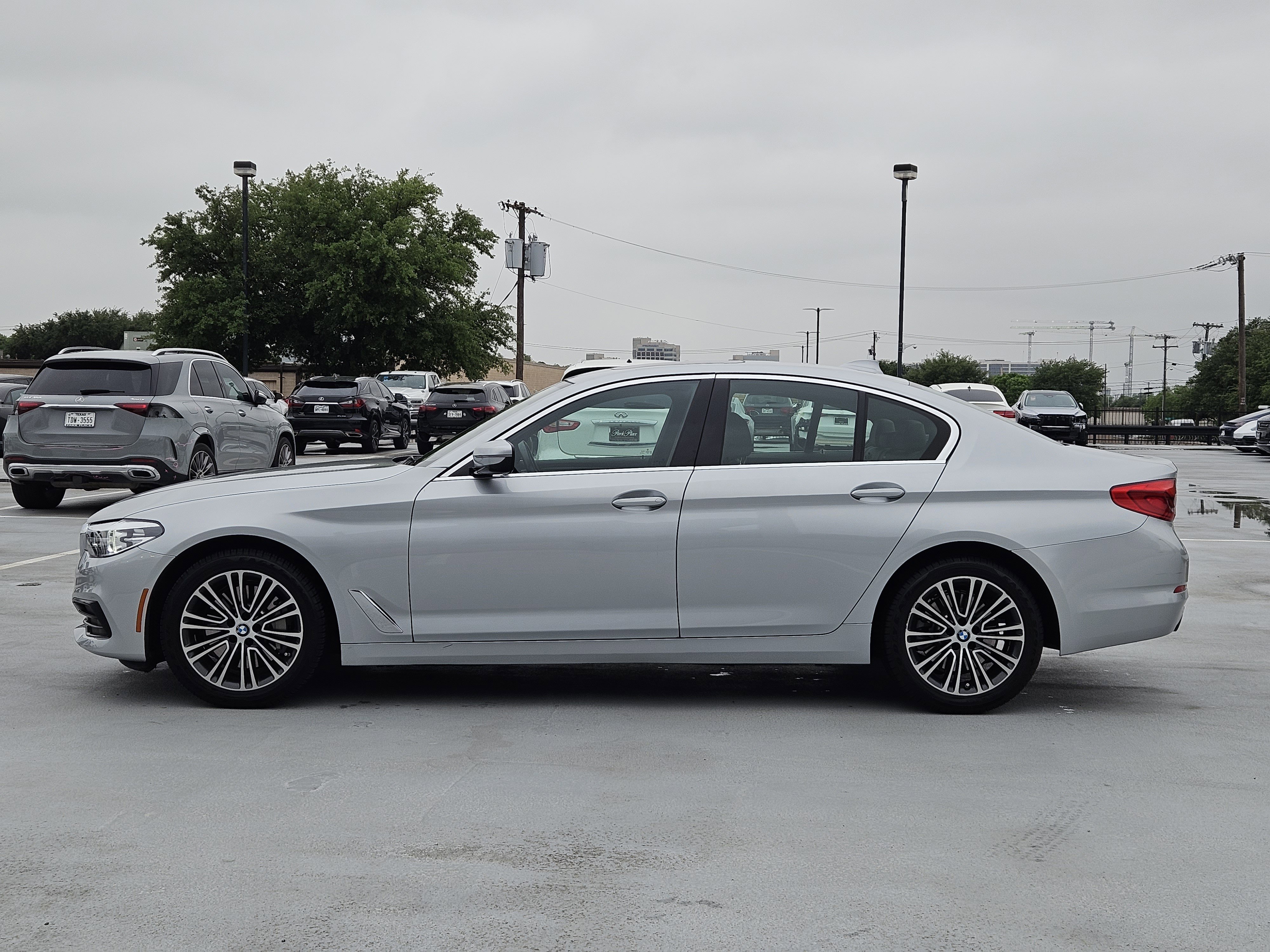 Used 2020 BMW 530i w/ Premium Package RWD image 3