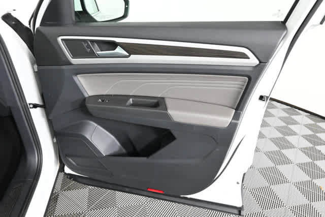 Used 2022 Volkswagen Atlas SE w/ Panoramic Sunroof Package image 13