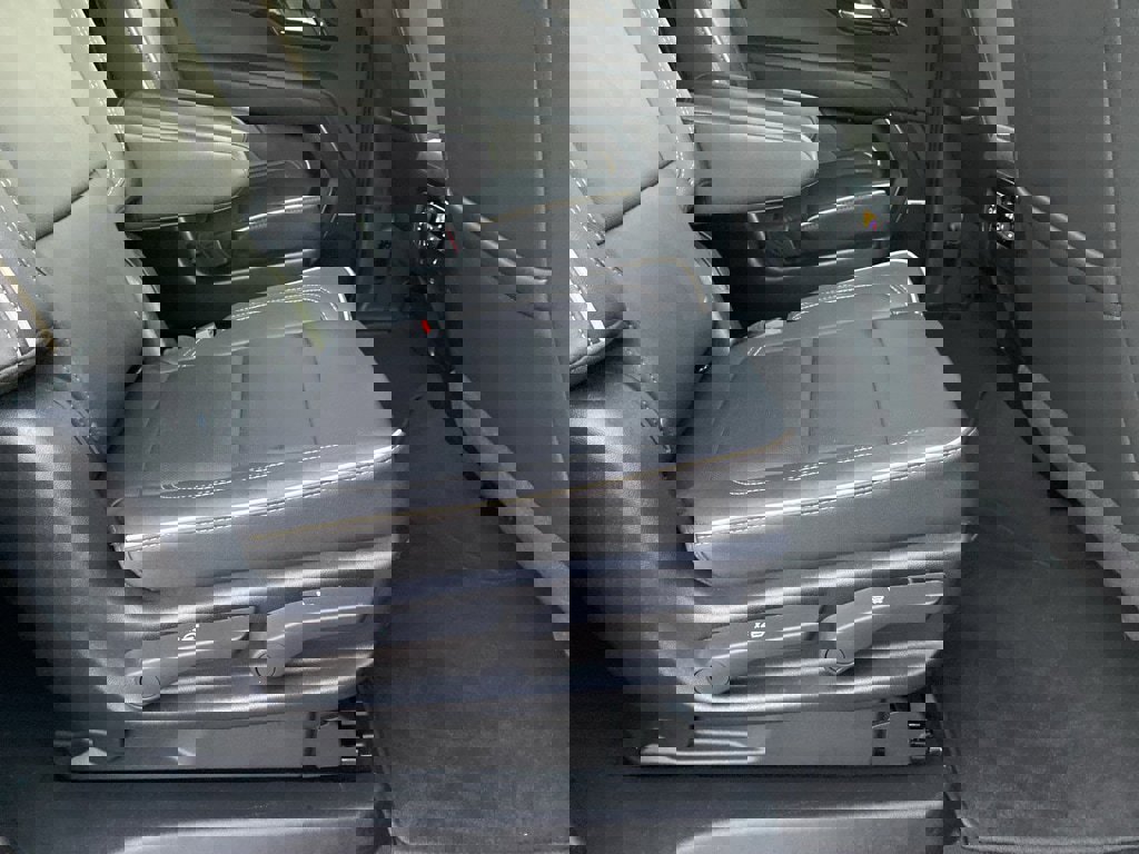 Used 2025 Chevrolet Suburban Premier image 18