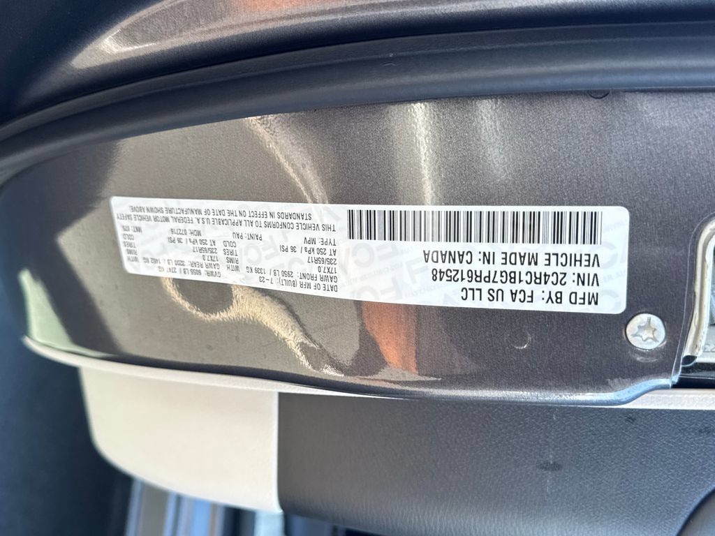 Used 2023 Chrysler Pacifica Touring-L FWD image 27