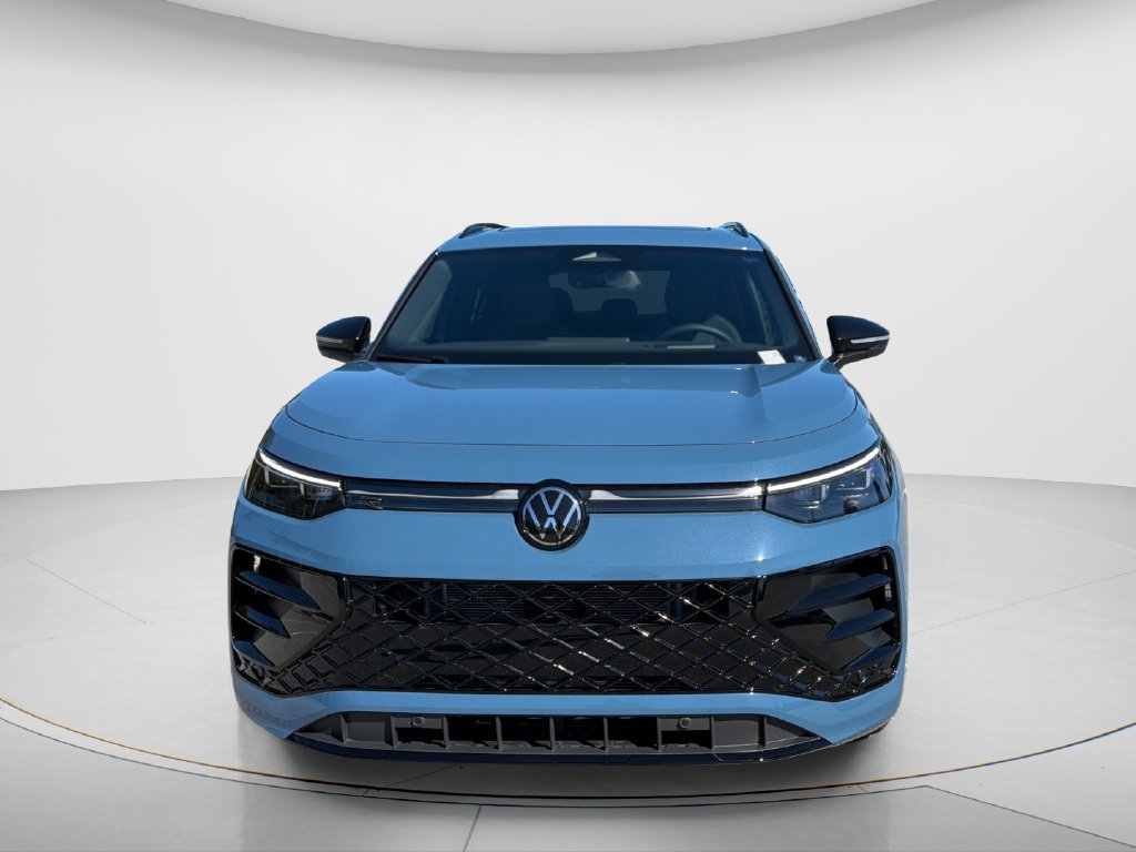 New 2026 Volkswagen Tiguan SE R-Line FWD image 2