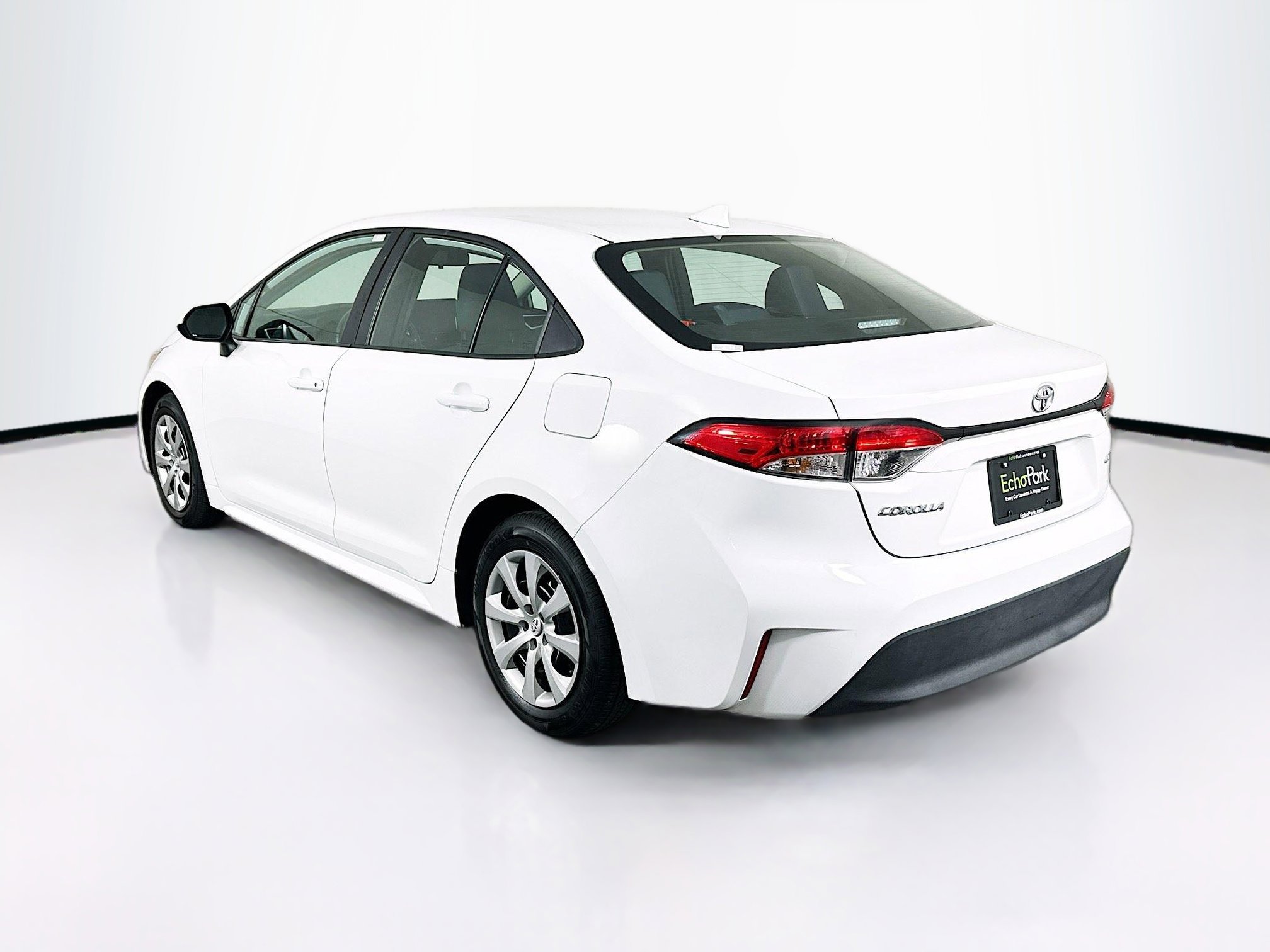 Used 2025 Toyota Corolla LE image 5