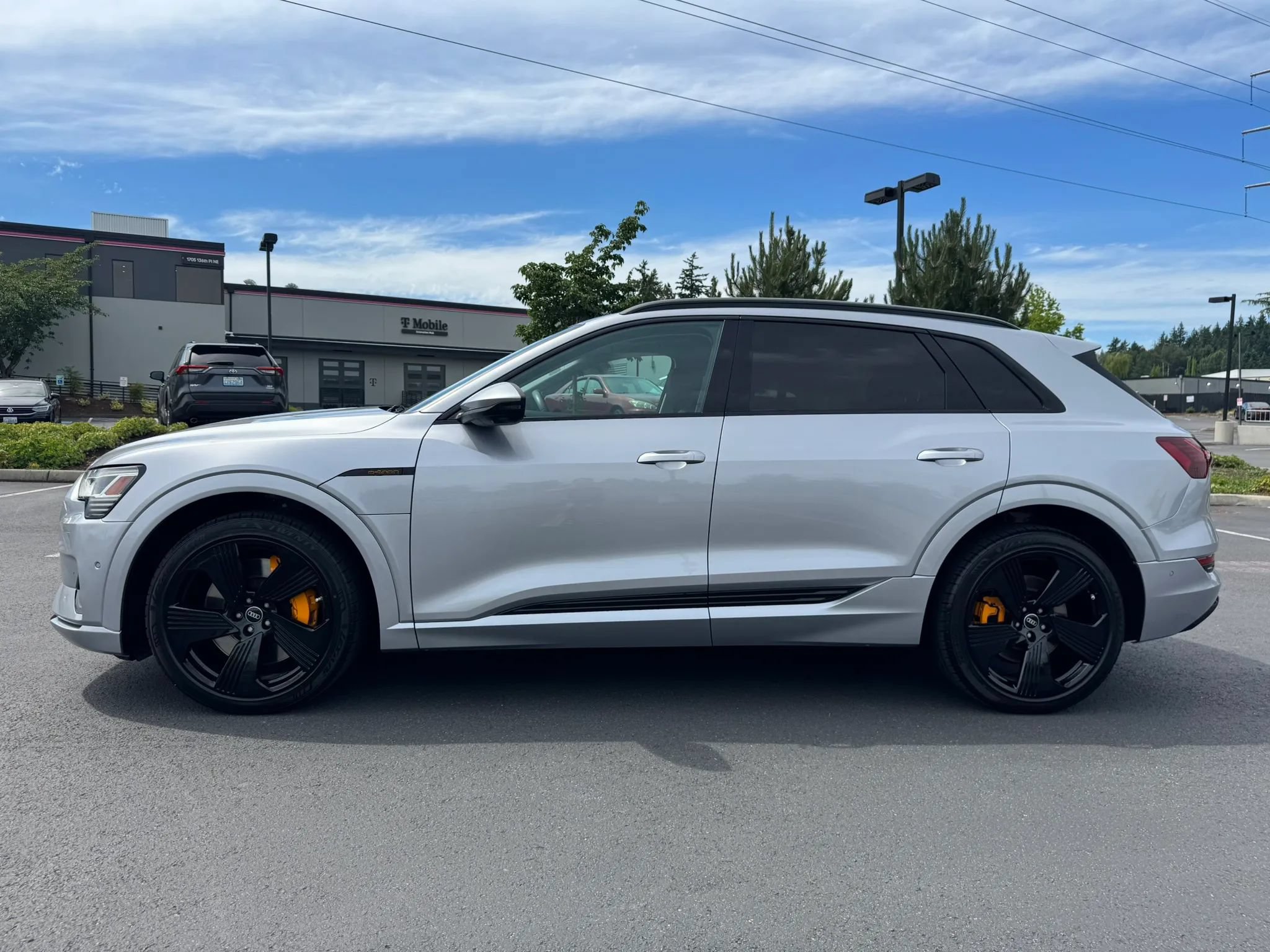 Used 2022 Audi e-tron Premium Plus w/ Premium Plus Package AWD/4WD image 6