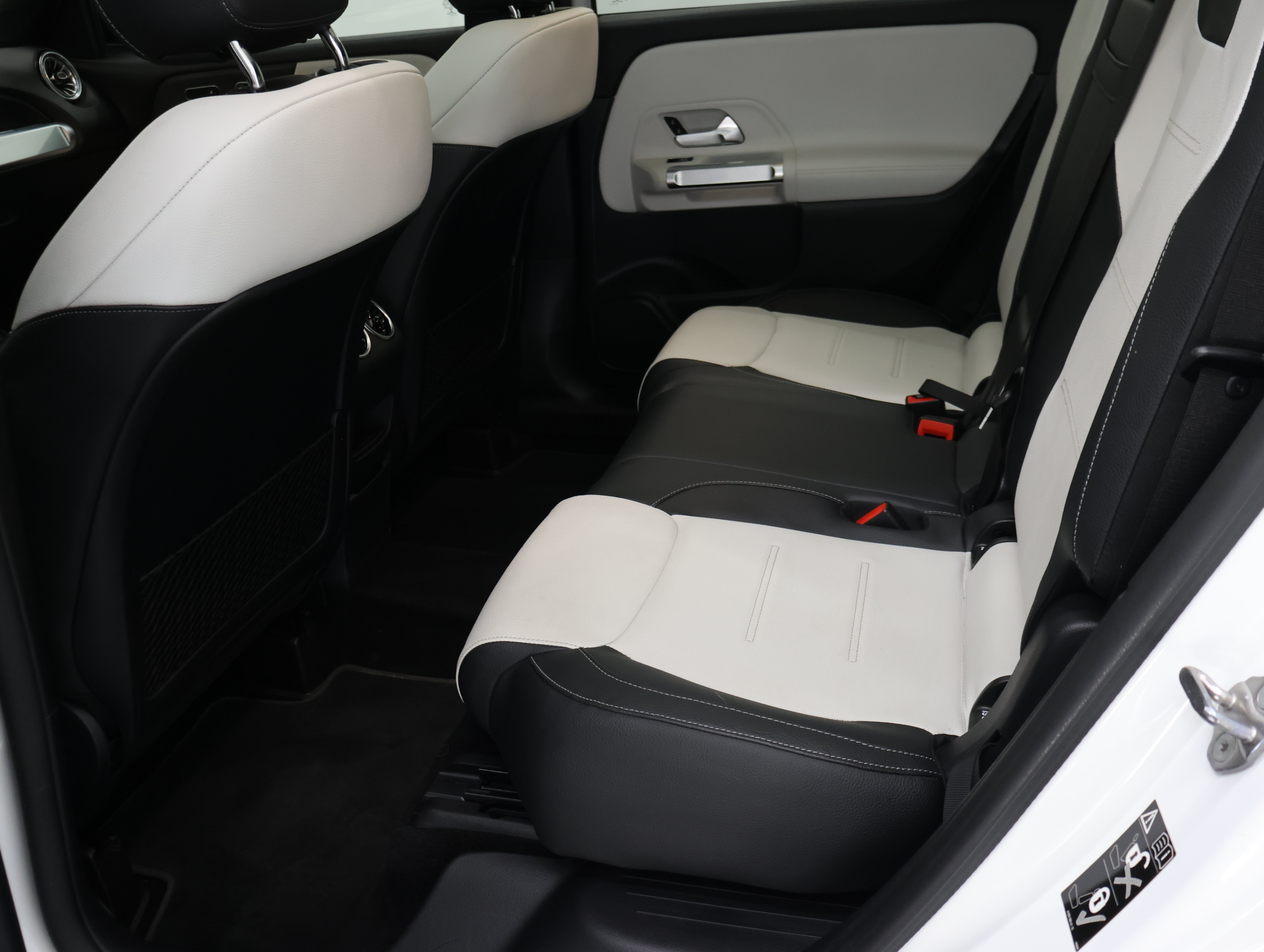Used 2022 Mercedes-Benz GLB 35 AMG 4MATIC image 36