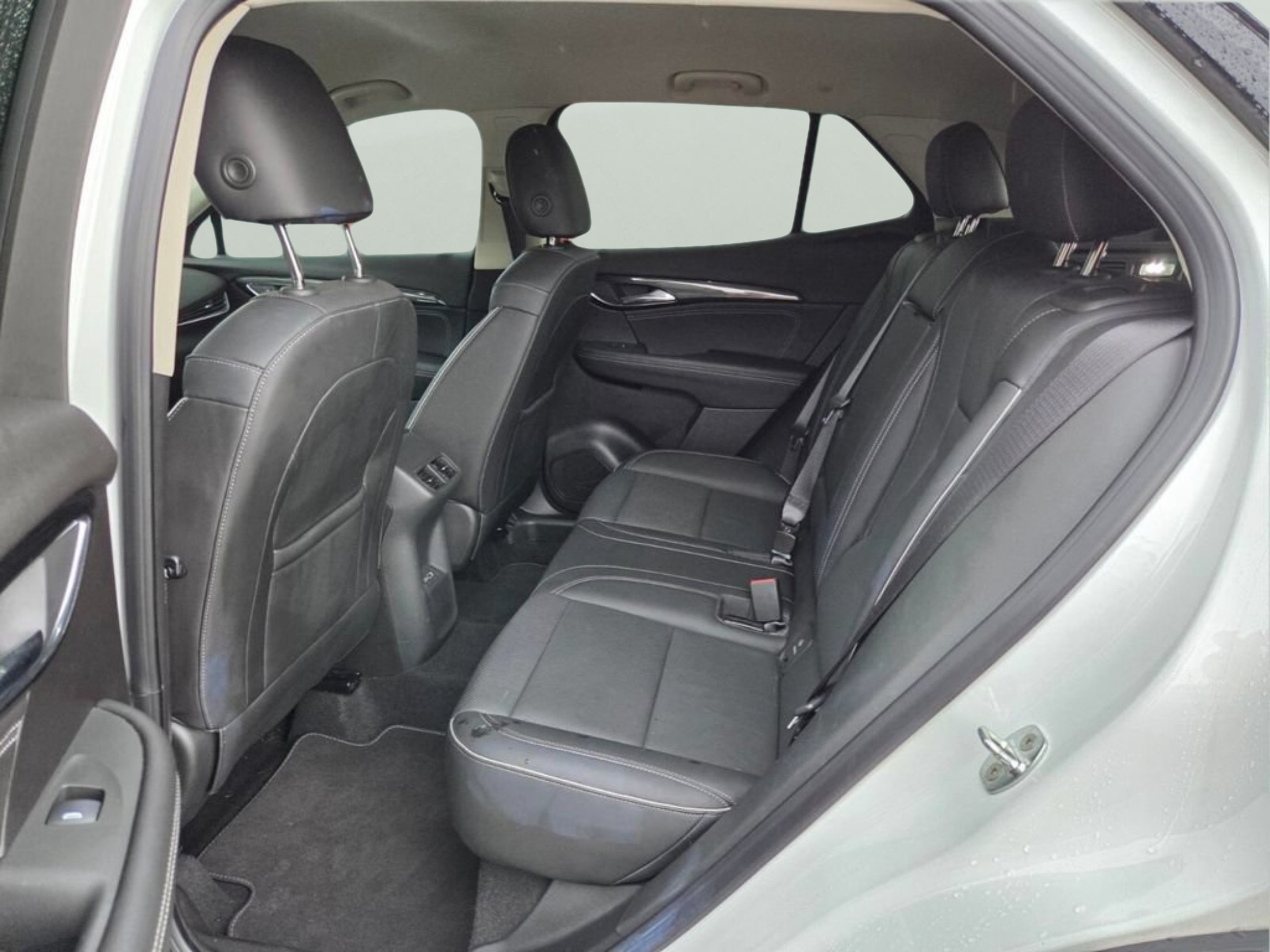 Used 2023 Buick Envision Essence FWD image 10