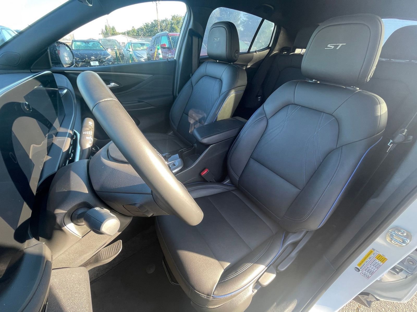 Used 2025 Buick Envista Sport Touring image 31