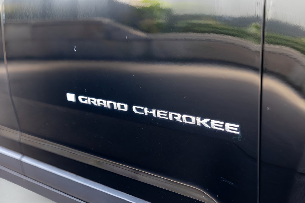 Used 2023 Jeep Grand Cherokee Limited w/ Trailer Tow Prep Group (B) AWD/4WD image 12