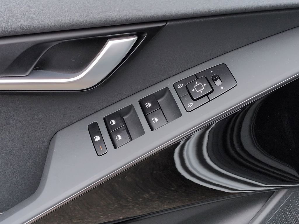 Certified 2025 Kia Niro Wind FWD image 24