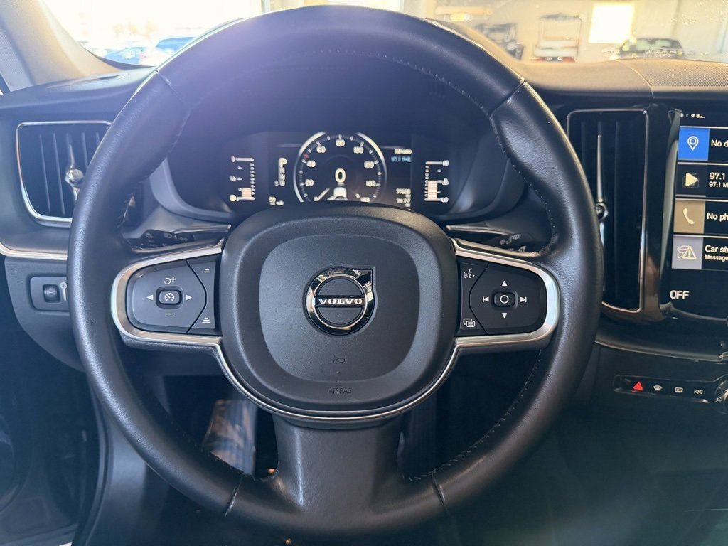 Used 2018 Volvo XC60 T5 Momentum image 15