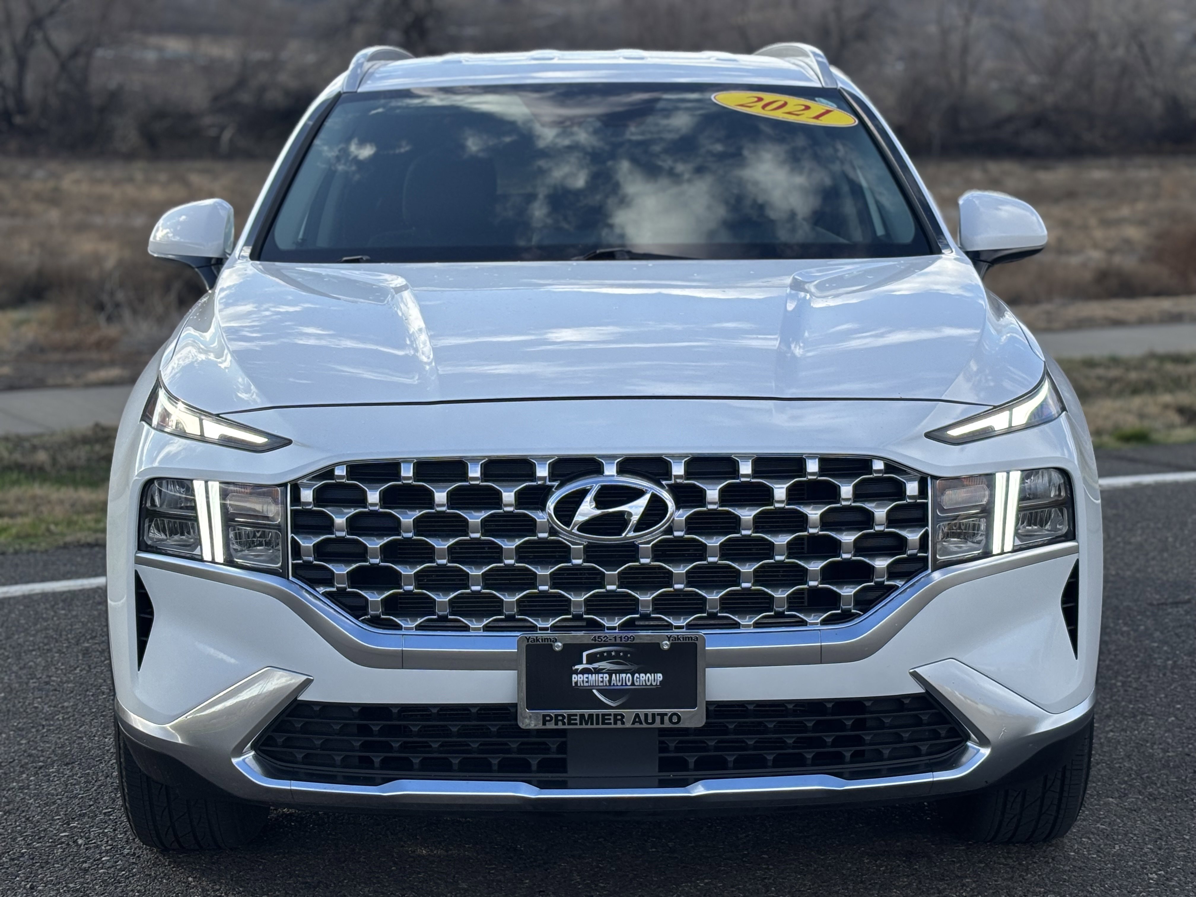 Used 2021 Hyundai Santa Fe SEL image 2