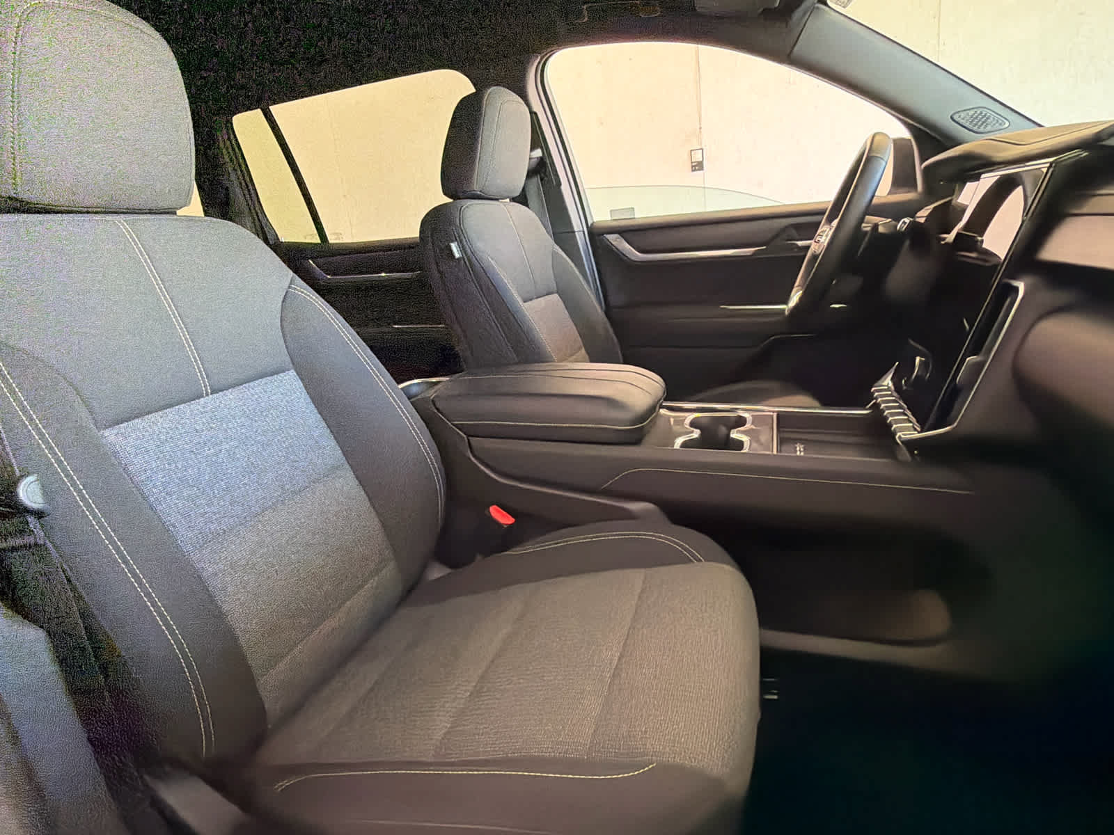 Used 2025 GMC Acadia Elevation FWD image 33