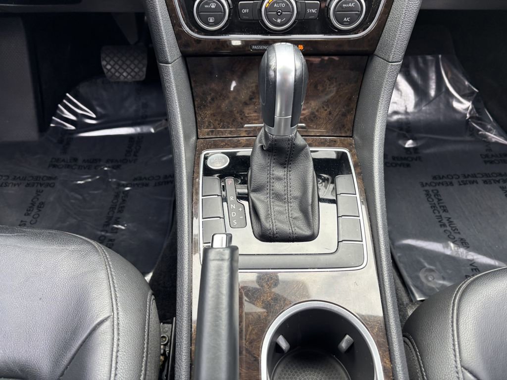 Used 2015 Volkswagen Passat TDI SEL Premium image 20