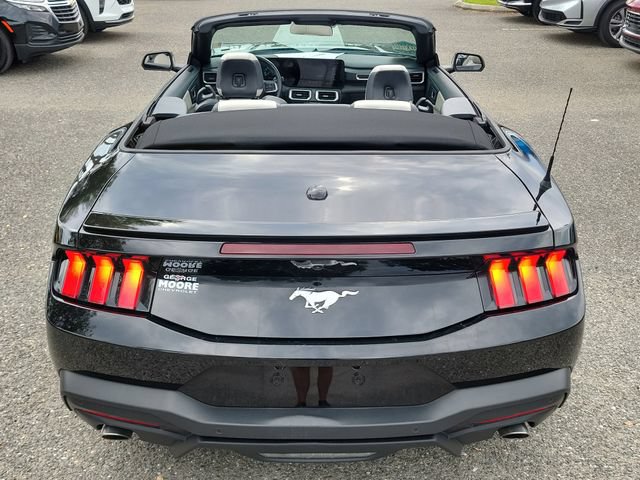 Used 2024 Ford Mustang Convertible RWD image 8